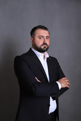 Avokat Arlind Hoxha - Avokat ne Tirane